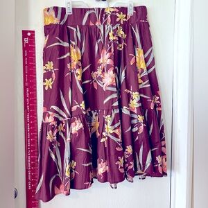 Torrid flowy skirt with pockets! Size 1